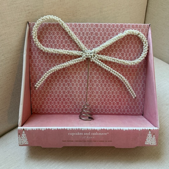 Cupcakes and Cashmere Pearl Bow Christmas Tree Topper